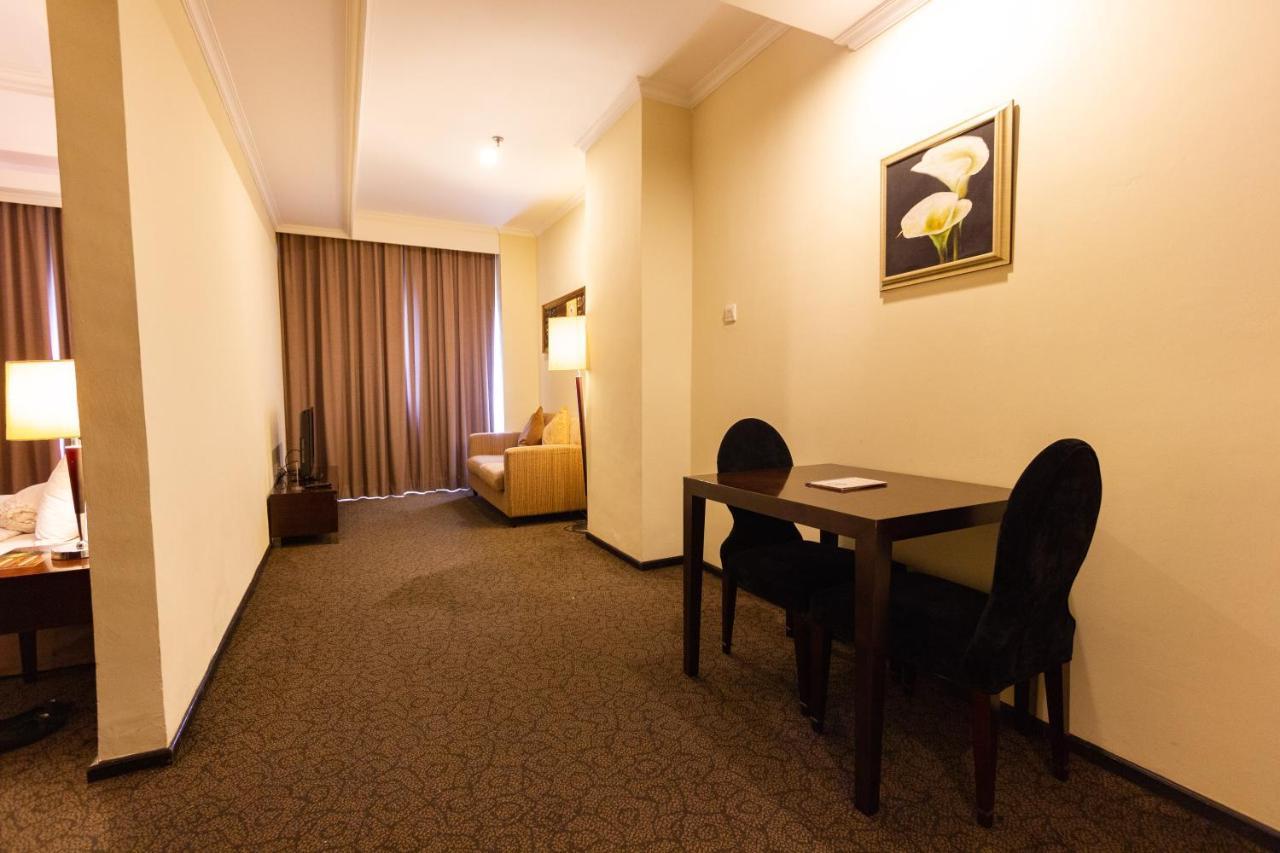 Harmoni One Convention Hotel And Service Apartments Batam Luaran gambar